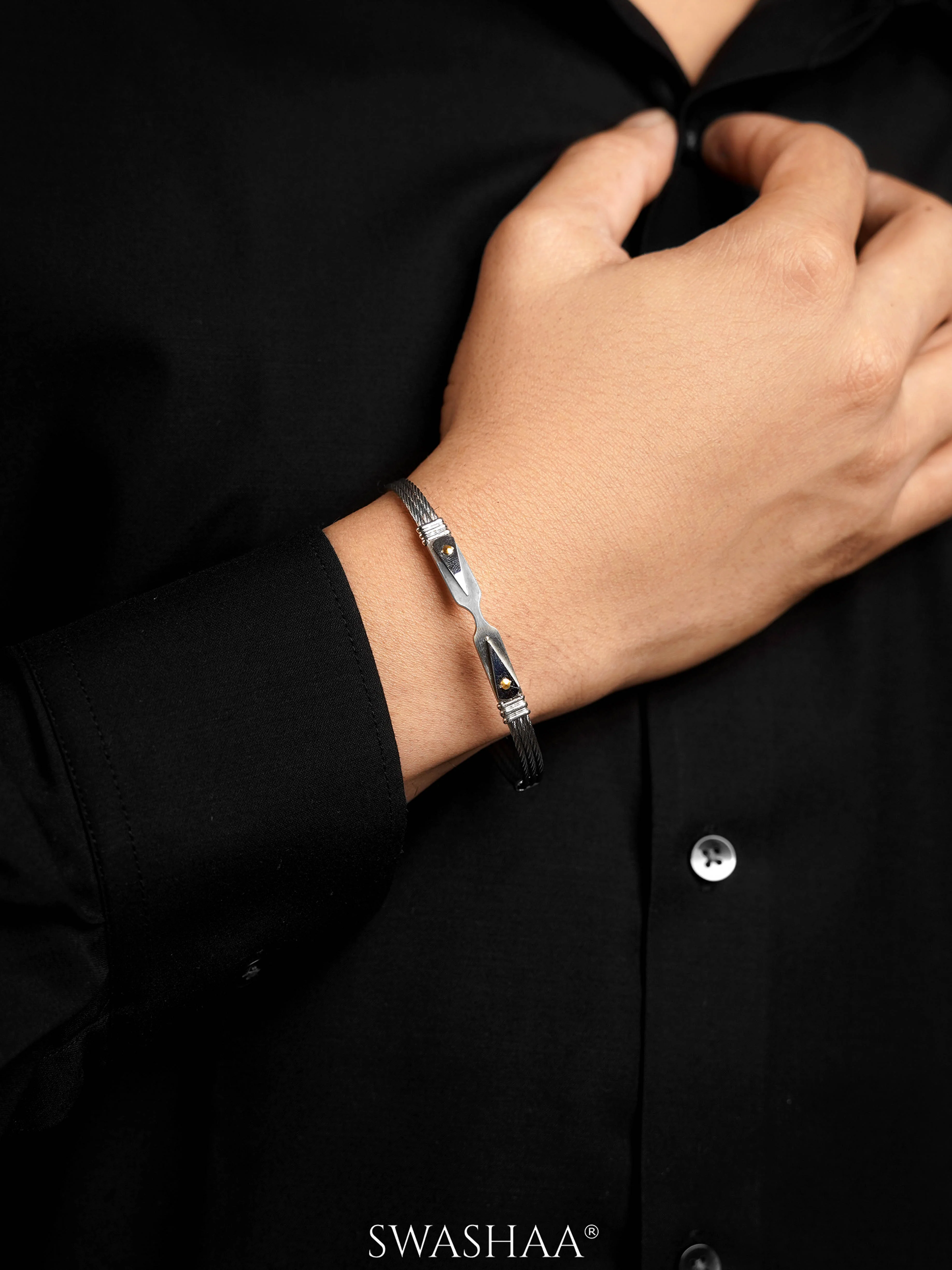 Cadman Wired Men's Bracelet - Image 4