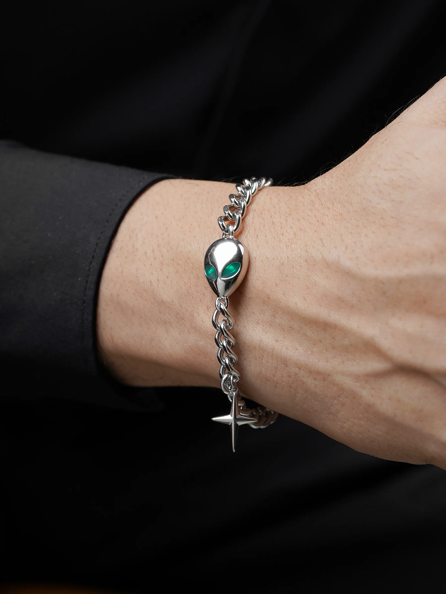 Damiaan Skull Men's Bracelet - Image 3
